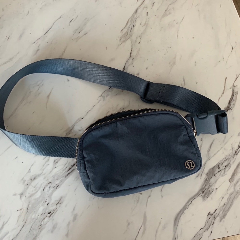 Lululemon Belt Bag, Great condition, iron blue